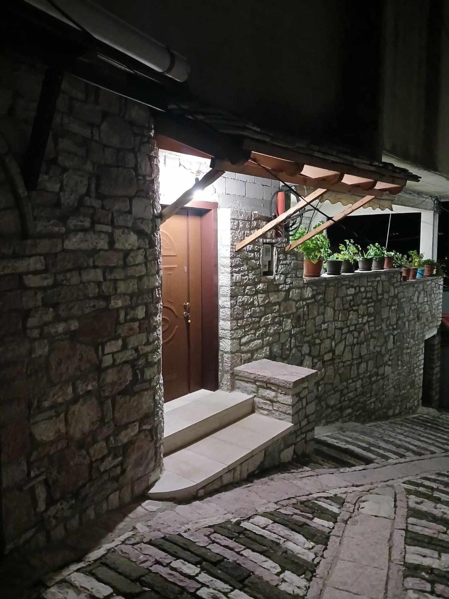 Eniguesthouse Gjirokastër Exterior foto