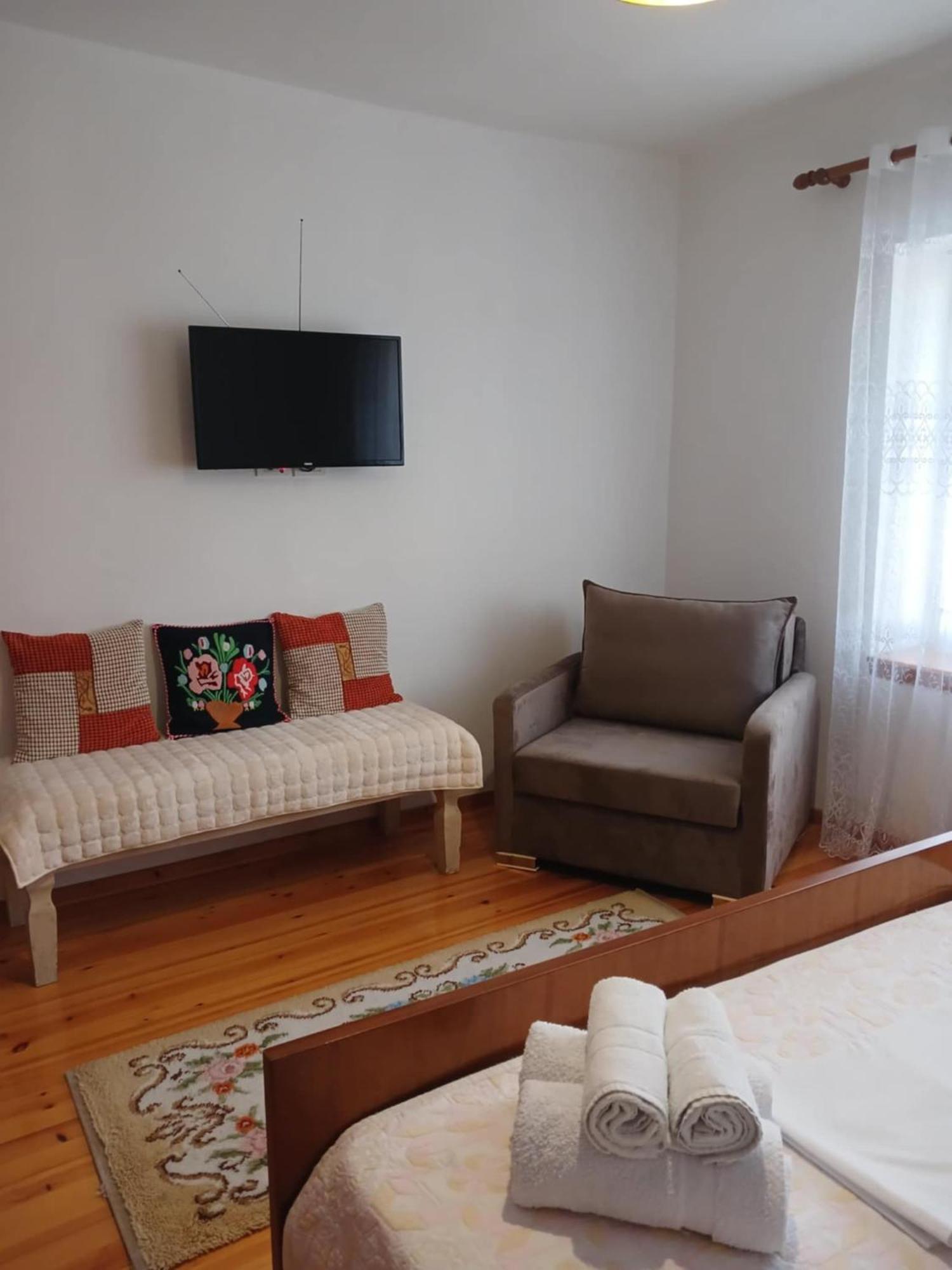 Eniguesthouse Gjirokastër Exterior foto